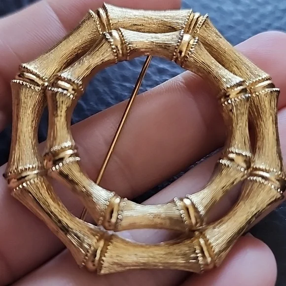 VTG Monet Gold Bamboo-Inspired Brooch - Picture 3 of 9